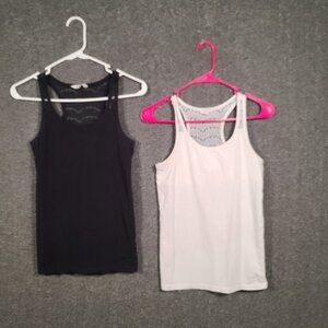 77Kids Lot of 2 Razorback Tank Tops Junior's Size XL White/Black Built in Bra